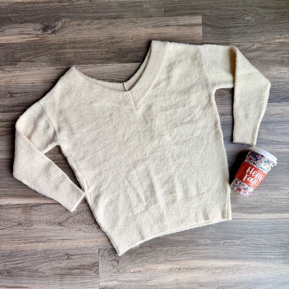 NWT Topshop XS Neutral Fuzzy Sweater V-Neck Lightweight Knit - Picture 2 of 13